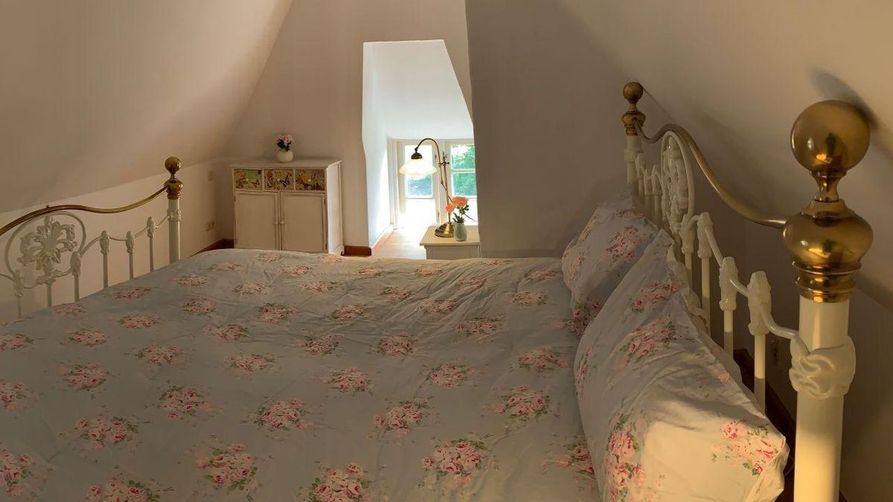 Blaues Zimmer 1 OG Blaues Zimmer 1 OG